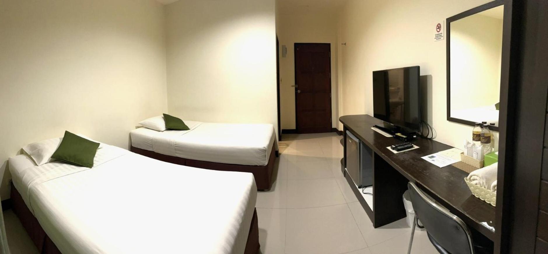 T.P. Place Hotel Phang Nga Extérieur photo